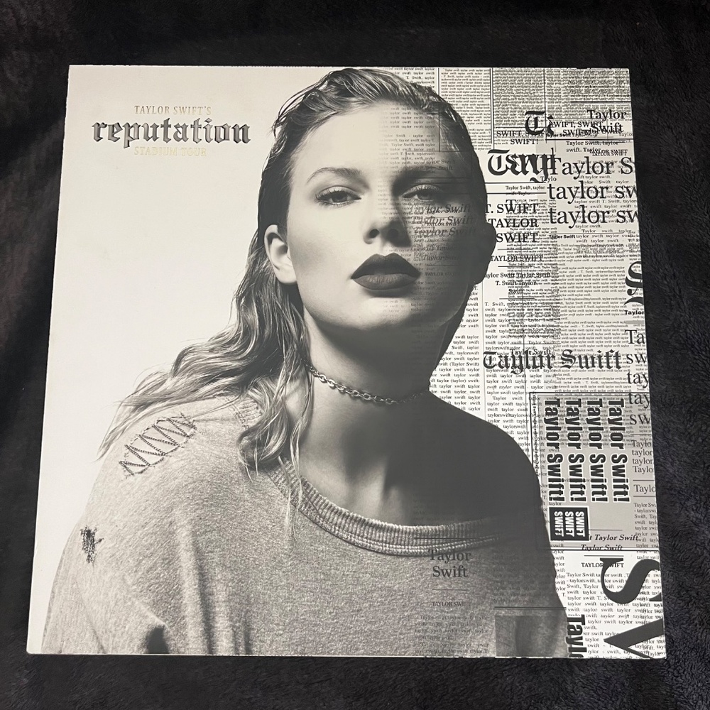 Reputation Tour VIP Box Taylor Swift Reputation Box Video Plays - Picture 2 of 14